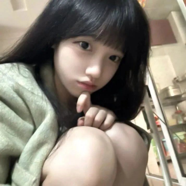 报告陛下小公主又拿玉玺砸核桃